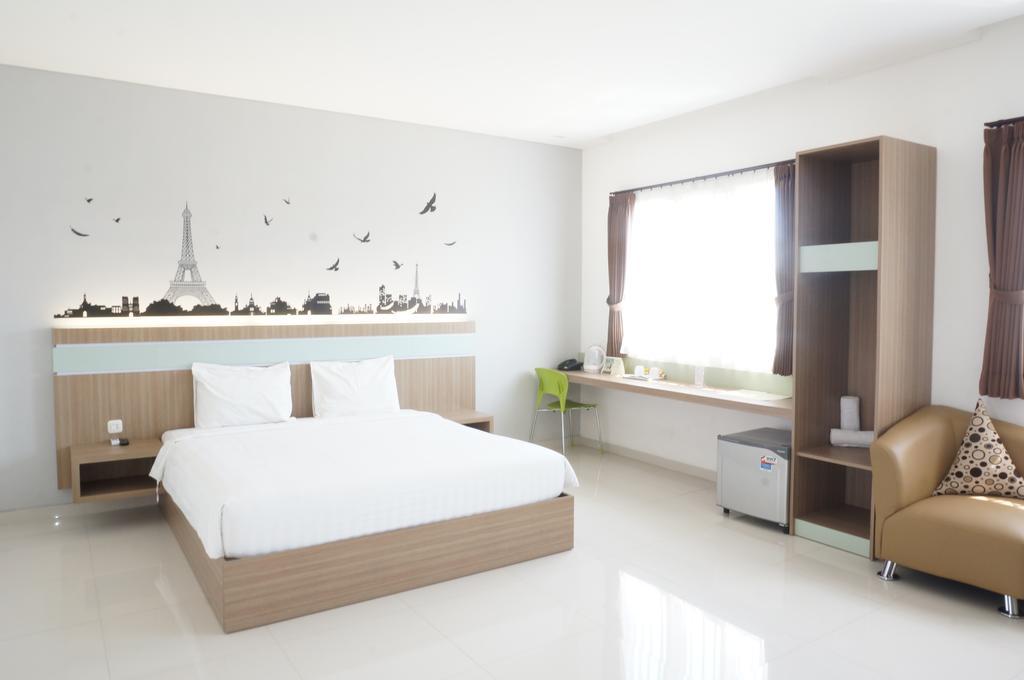 Rumah Cassa Guest House Surabaya Buitenkant foto