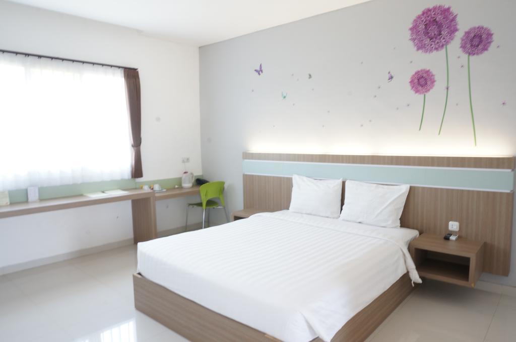 Rumah Cassa Guest House Surabaya Kamer foto