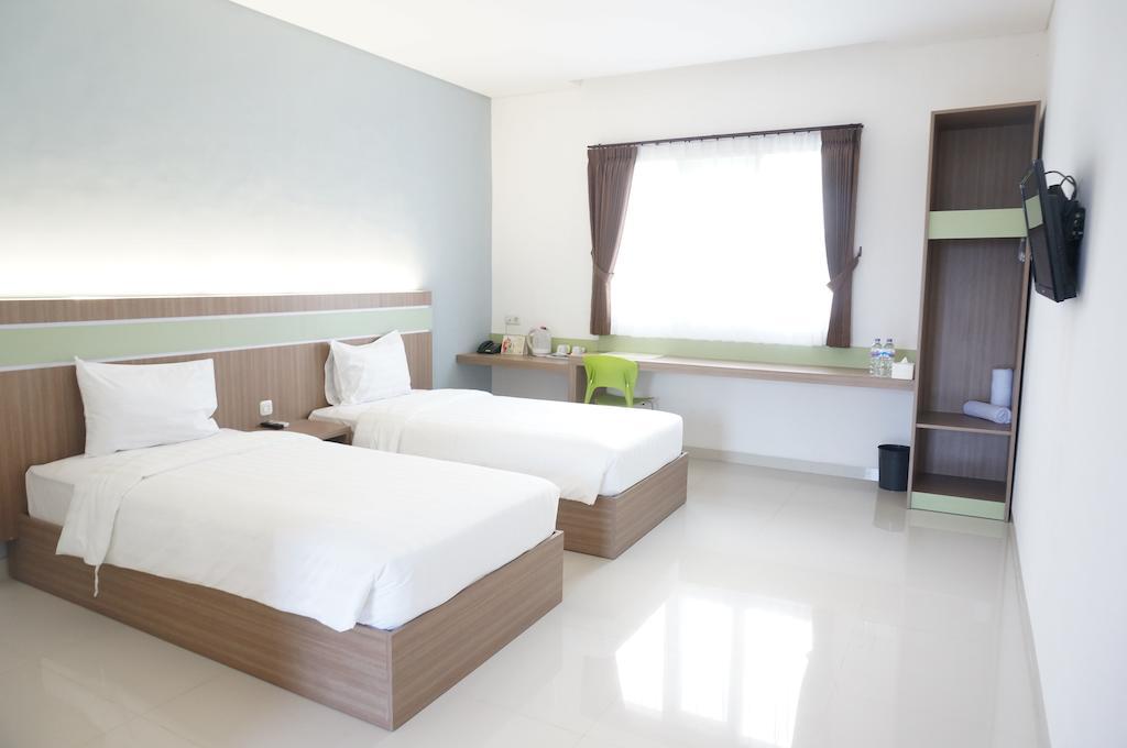 Rumah Cassa Guest House Surabaya Kamer foto