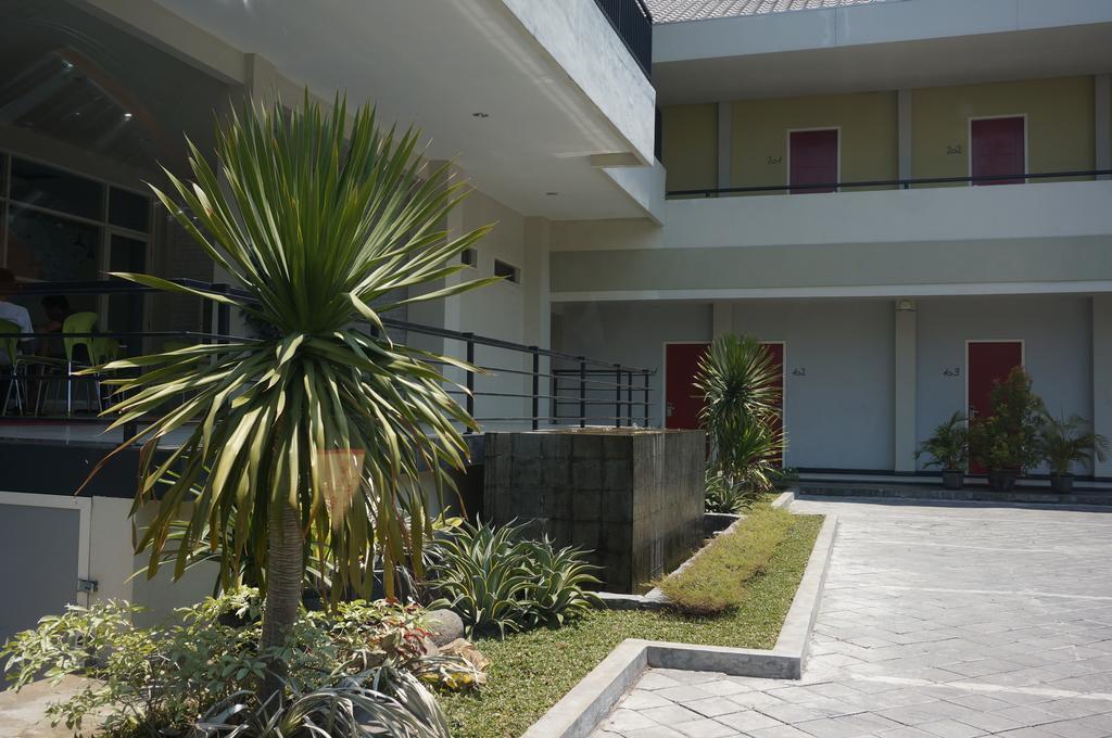 Rumah Cassa Guest House Surabaya Buitenkant foto