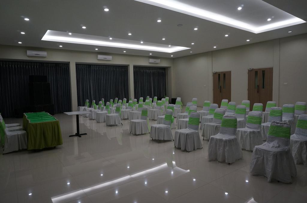 Rumah Cassa Guest House Surabaya Buitenkant foto