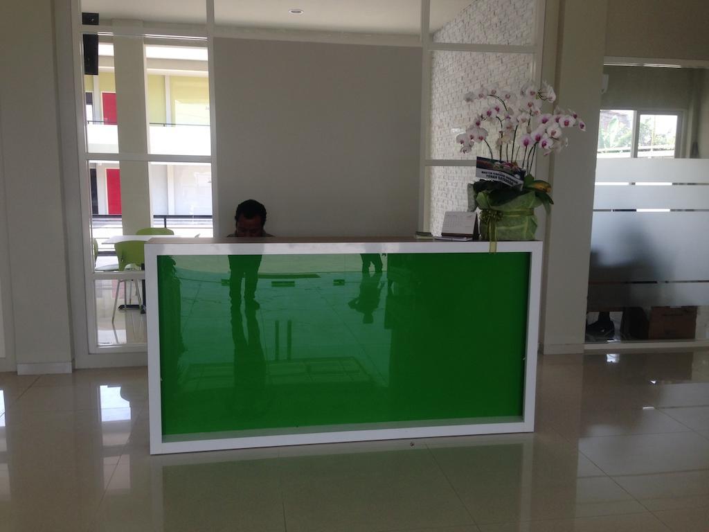 Rumah Cassa Guest House Surabaya Buitenkant foto