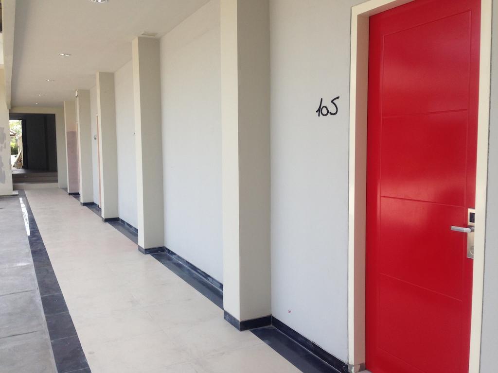Rumah Cassa Guest House Surabaya Buitenkant foto