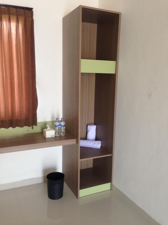 Rumah Cassa Guest House Surabaya Kamer foto