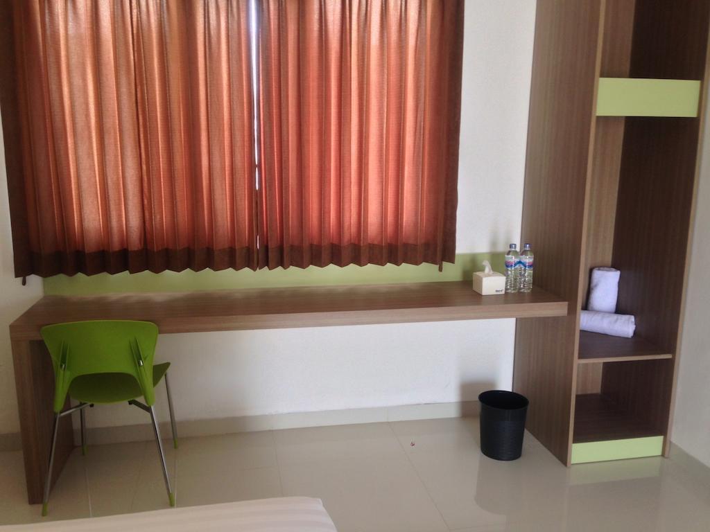 Rumah Cassa Guest House Surabaya Kamer foto