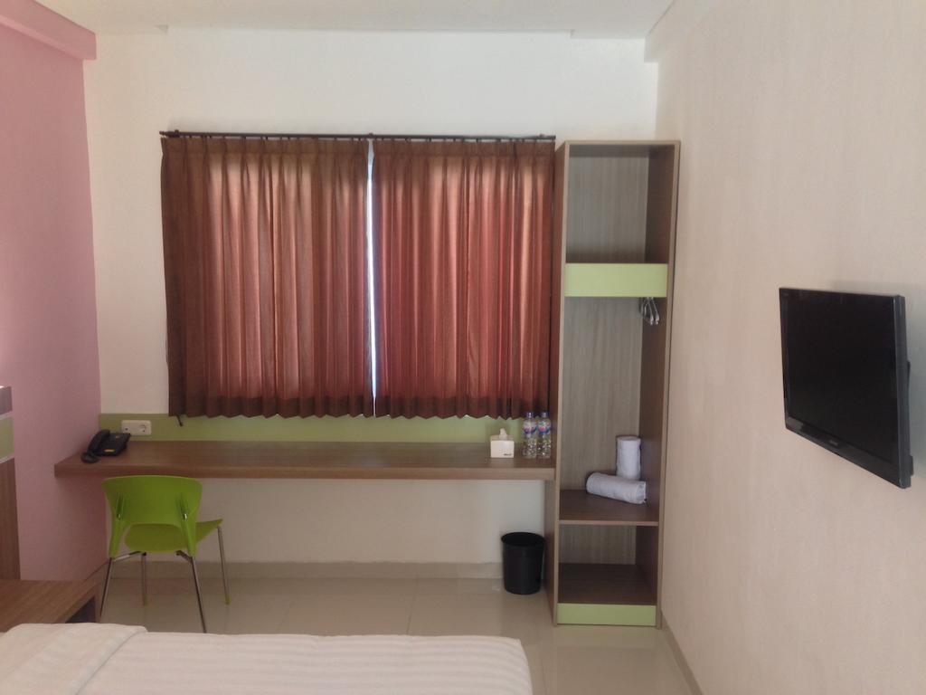 Rumah Cassa Guest House Surabaya Kamer foto