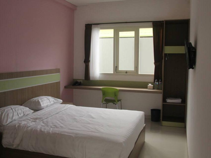 Rumah Cassa Guest House Surabaya Buitenkant foto