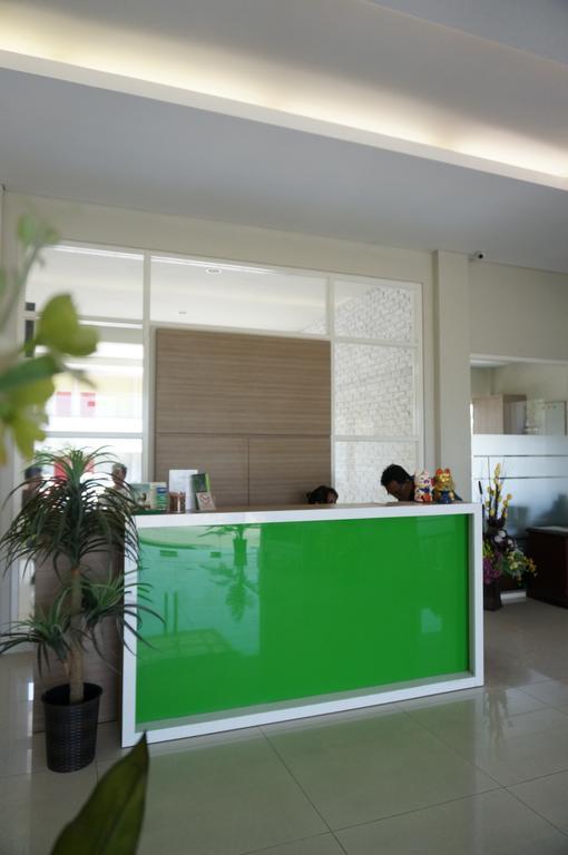 Rumah Cassa Guest House Surabaya Buitenkant foto